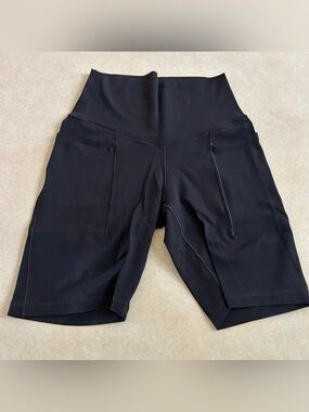 Offline by aerie Real Me hi rise black bike short 7” small